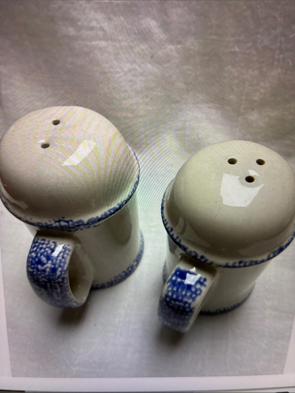Cottagecore blue spongeware Heart Stoneware Salt & Pepper shakers 4.25” - Picture 6 of 8